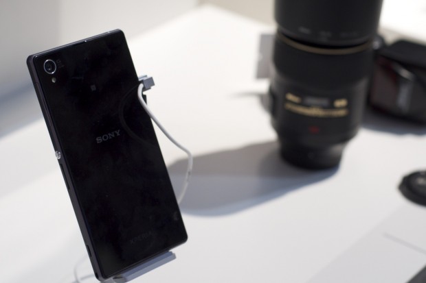 Trotzdem kann das Smartphone auch mit externen Objektiven umgehen. (Foto: Andreas Sebayang/Golem.de)