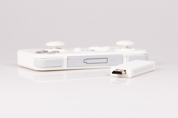 Das Gamepad dient als Aufbewahrungsort für den Gamestick. (Bild: Fabian Hamacher/Golem.de)