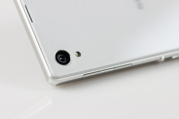 Sony hat eine 20,7-Megapixel-Kamera eingebaut, die dank eines Exmor-Prozessors und Digitalkamera-Algorithmen bessere Fotos machen soll. (Bild: Tobias Költzsch/Golem.de)
