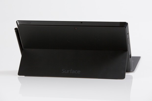 Das Gehäuse ist identisch zum Surface Pro, die Verarbeitung exzellent. (Bild: Fabian Hamacher/Golem.de)