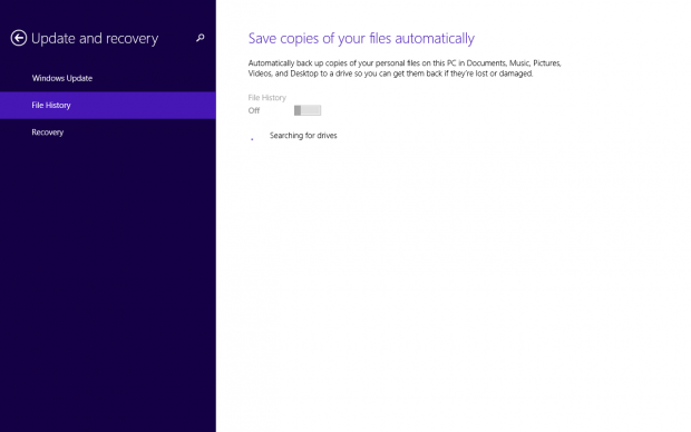 Backup-Einrichtung für Tabletnutzer ohne Tastatur leicht gemacht: File History ist in den PC-Einstellungen integriert. (Screenshot: Golem.de)