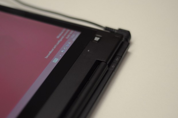 Die Tasten unter dem Display sind nur im Tablet-Modus bedienbar. (Foto: Andreas Sebayang/Golem.de)