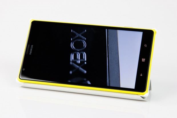 Das Smartphone eignet sich aufgrund der Größe gut, um Videos anzuschauen. (Bild: Tobias Költzsch/Golem.de) 