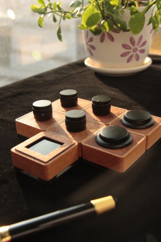 Palette im Holzgehäuse (Bild: Kickstarter)