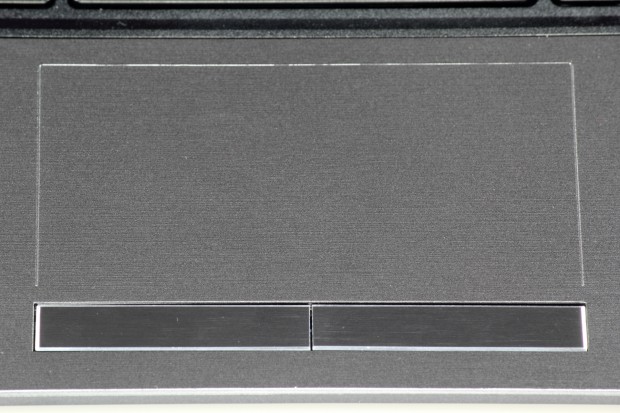 Die Oberfläche des Touchpads ist gewöhnungsbedürftig, die Tasten drücken sich schwammig. (Bild: Tobias Költzsch/Golem.de)