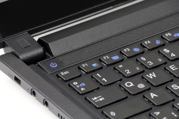 Die Stereolautsprecher klingen ein wenig dünn. (Bild: Tobias Költzsch/Golem.de)