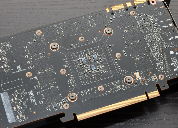 Auf der Rückseite ist noch Platz für die fehlenden 3 GByte RAM. (Foto: Nico Ernst)