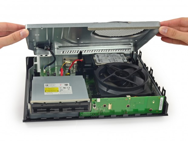 iFixit nimmt die Xbox One auseinander (Bilder: iFixit).