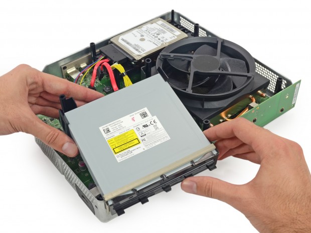 IFixit nimmt die Xbox One auseinander. (Bilder: iFixit)