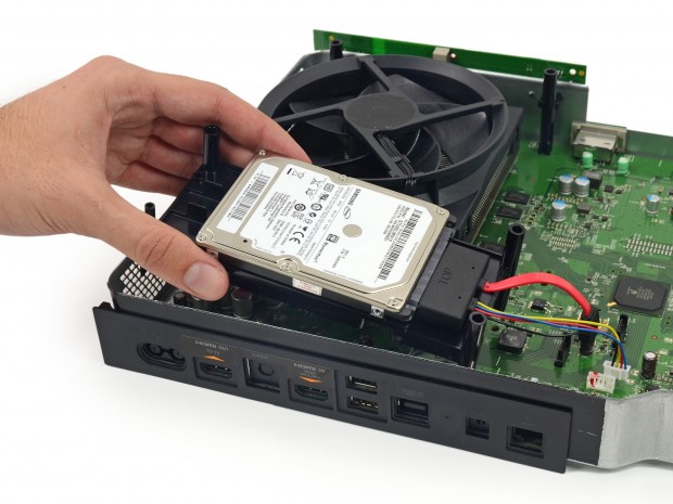 IFixit nimmt die Xbox One auseinander. (Bilder: iFixit)