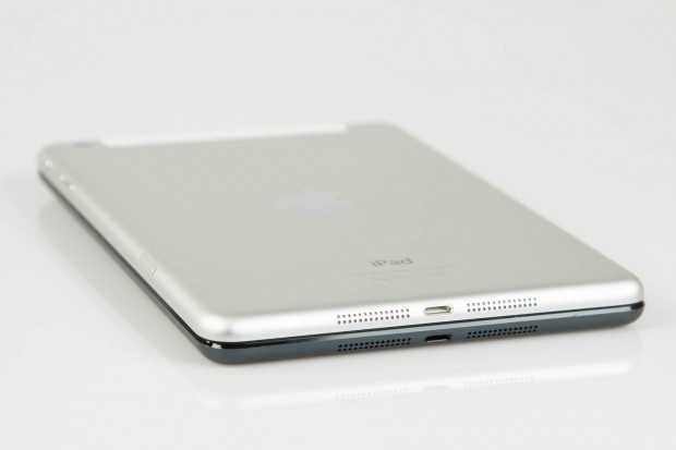 Die Lautsprecher des neuen iPad Mini (oben) klingen etwas besser, als die des alten (unten). (Foto: Tobias Költzsch/Golem.de)