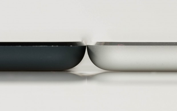 Das neue iPad Mini (r.) ist 0,3 Millimeter höher als das alte Modell. (Foto: Tobias Költzsch/Golem.de)