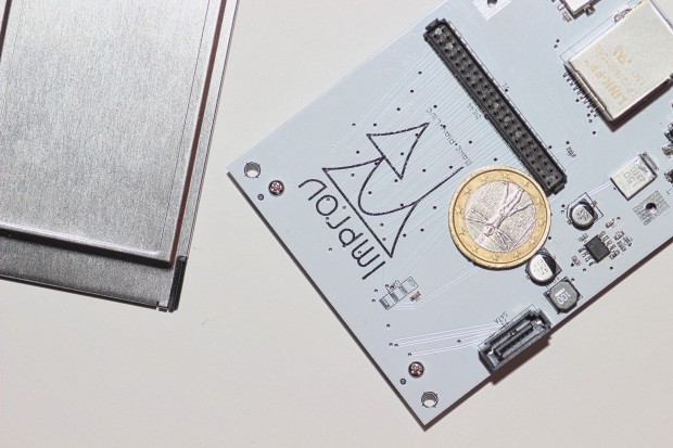 Die CPU-Karte (l.) und die Erweiterungskarte (r.)