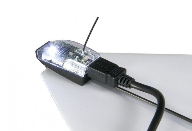 Vorne befinden sich der Controller, die Empfangseinheit und der Akku. (Bild: Powerup Toys)