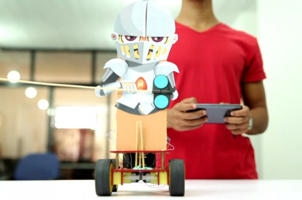 Mit dem 1Sheeld und einem Smartphone lassen sich auch Roboter steuern.