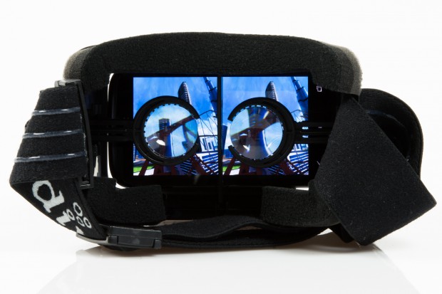 Zwei Linsen und das geteilte Bild erzeugen die 3D-Darstellung. (Bild: Tobias K&ouml;ltzsch/Golem.de)