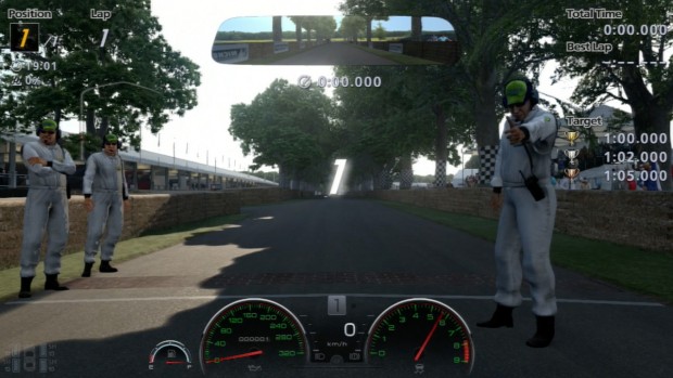 Neben der Boxencrew gibt es noch weitere Polygonmenschen am Streckenrand. Am häufigsten sieht man allerdings Pappkameraden.