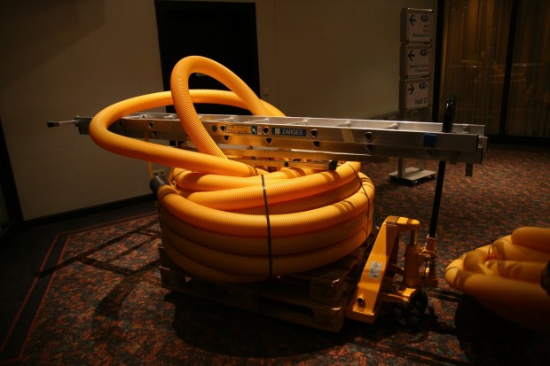 Gelbe Rohre vor dem Einbau (Foto: Jörg Thoma/Golem.de)