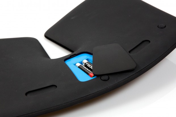 Sculpt Ergonomic Keyboard mit offenem Batteriefach (Bild: Nina Sebayang/Golem.de)