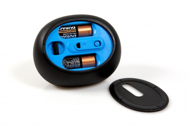 Sculpt Ergonomic Maus mit geöffnetem Batteriefach (Bild: Nina Sebayang/Golem.de)