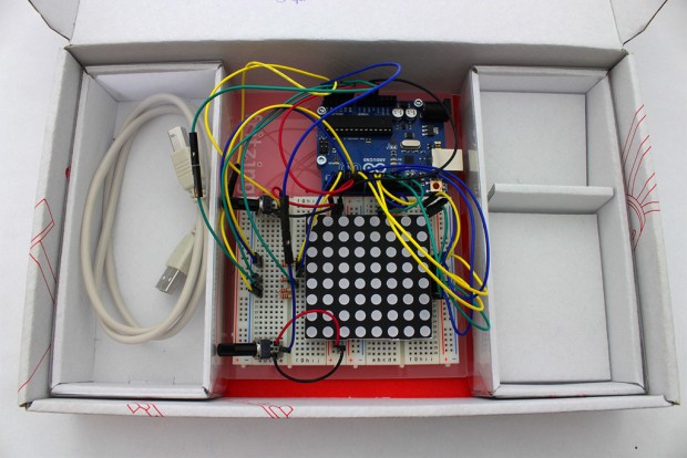 Für zwei Übungen liegt auch ein LED Matrix Display bei. 