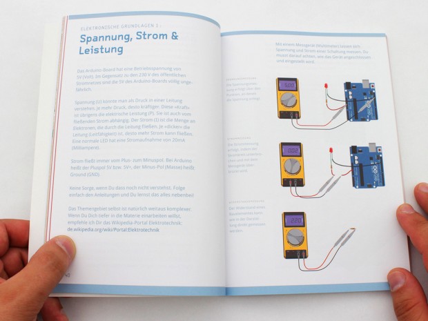 Das Handbuch richtet sich in erster Linie an Einsteiger, das Niveau entspricht in etwa...