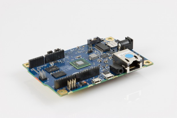 Am Intel Galileo kann viel an- und eingestöpselt werden. (Bilder: Golem.de)