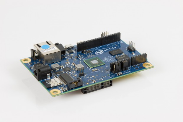 Am Intel Galileo kann viel an- und eingestöpselt werden.