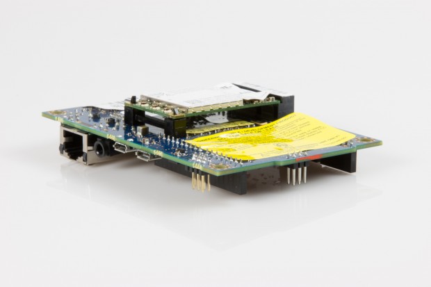 Auf der Rückseite ist der Mini-PCIe-Port, hier bestückt mit einer WLAN-Karte.