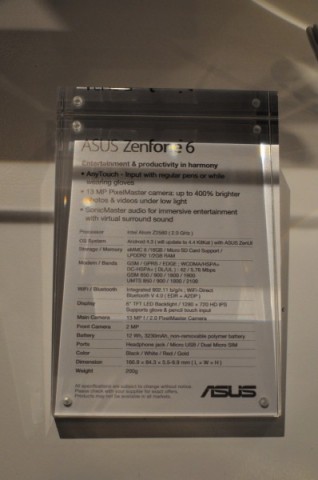 Asus stellt die Serie Zenfone sowie Padfone x und Padfone mini vor. (Fotos: Nico Ernst)