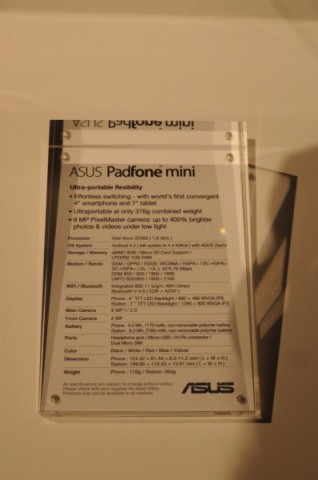 Asus stellt die Serie Zenfone sowie Padfone x und Padfone mini vor. (Fotos: Nico Ernst)
