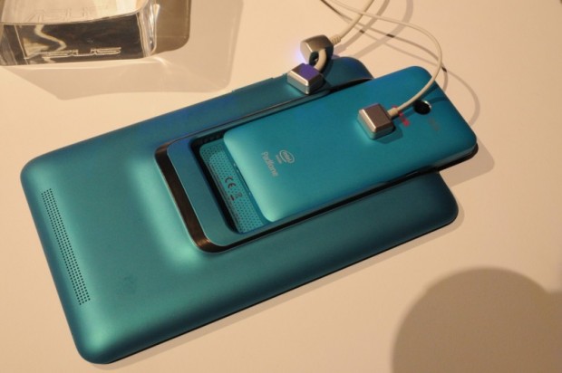 Das Padfone mini mit Kunststoffgehäuse. (Fotos: Nico Ernst)