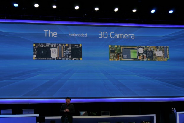 Die 3D-Tiefenkamera ... (Bild: Marc Sauter/Golem.de)