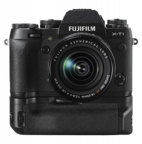 Fujifilm X-T1 mit angesetztem Hochformatgriff (Bild: Fujifilm)