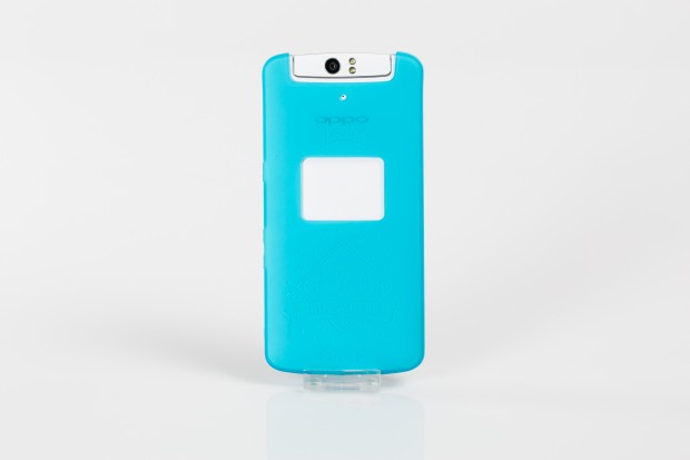 Diese hat auf der Rückseite eine markante Aussparung für das Touchpanel O-Touch. (Bild: Tobias Költzsch/Golem.de)