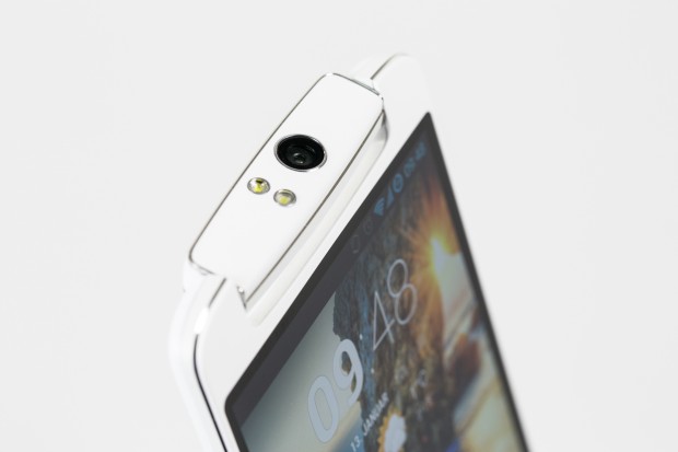 Das Kameramodul ist gut verarbeitet, wackelt nicht und bleibt in jeder Position stabil. (Bild: Tobias Költzsch/Golem.de)