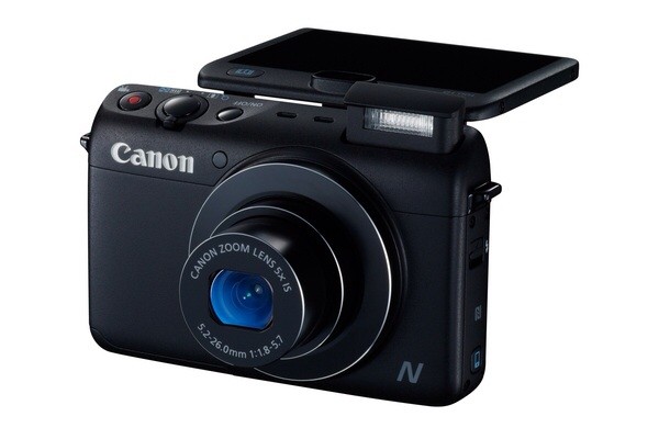 Canon Powershot N100 mit hochgeklapptem Bildschirm (Bild: Canon)