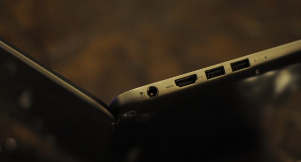 Links HDMI und zwei USB-Ports... 