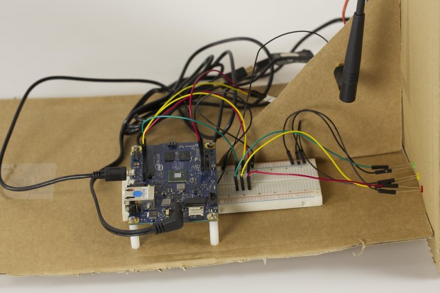 Die drei LEDs wurden über ein Breadboard angeschlossen. (Foto: Golem.de)