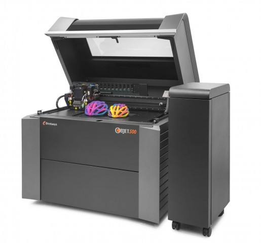 ... verarbeitet gleichzeitig verschiedene Materialien und kann mehrfarbig drucken. (Bild: Stratasys)