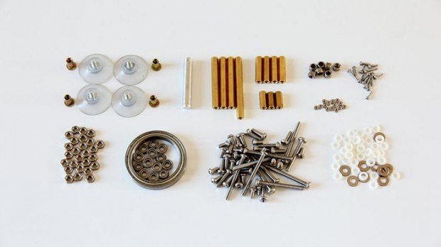 Hinzu kommen Metallteile wie  Schrauben ... (Foto: Ufactory)