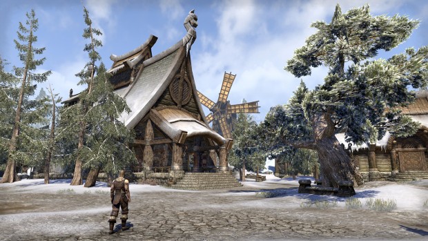 Ödfels ist Teil der Provinz Himmelsrand, die Holzhäuser sind von verschneiten Nadelwäldern umgeben. (Screenshot: Marc Sauter/Golem.de)