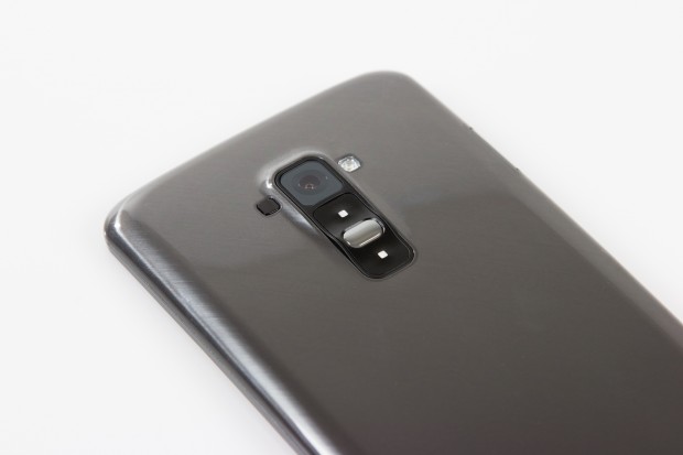 Wie beim LG G2 sind der Einschalter und die Lautstärkeknöpfe auf der Rückseite unterhalb der Kamera angebracht. (Bild: Tobias Költzsch/Golem.de)