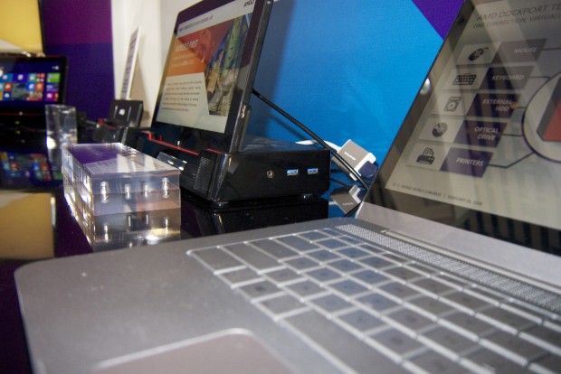 ... die per Dockport zusätzliche Anschlüsse für das Tablet bereitstellt. (Foto: Andreas Sebayang/Golem.de)