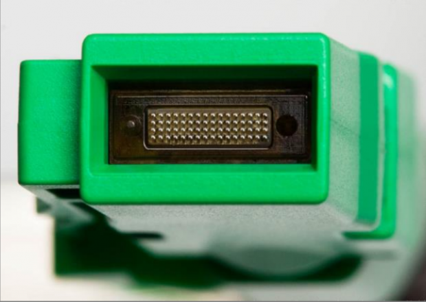 Bis zu 64 Fasern sind vorgesehen. Je eine Hälfte wird für die Hin- und Rückrichtung benötigt. (Bild: Corning)