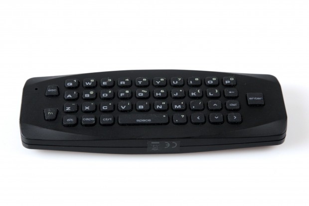 Die Fernbedienung besitzt kein deutsches Tastaturlayout. (Bild: Nina Sebayang/Golem.de)