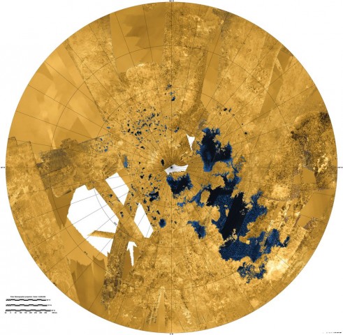 ... gibt es Seen, die mit flüssigen Kohlenwasserstoffen wie Methan gefüllt sind. (Bild: NASA/JPL-Caltech/ASI/USGS)