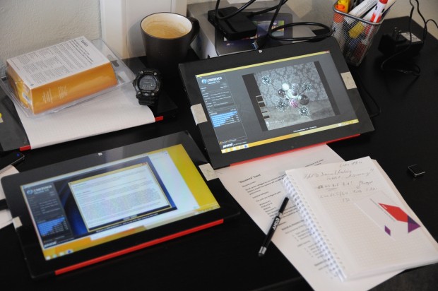 Diese beiden Tablets, eins per Akku, eins per Netz, wurden vermessen. (Foto: Nico Ernst/Golem.de)