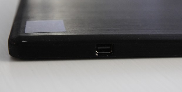 Der Dockport sitzt in der Buchse des Mini-Displayports. (Foto: Nico Ernst/Golem.de)