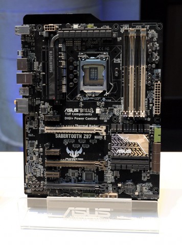 Neue ROG- und TUF-Mainboards von Asus für den Haswell-Refresh (Fotos: Nico Ernst)